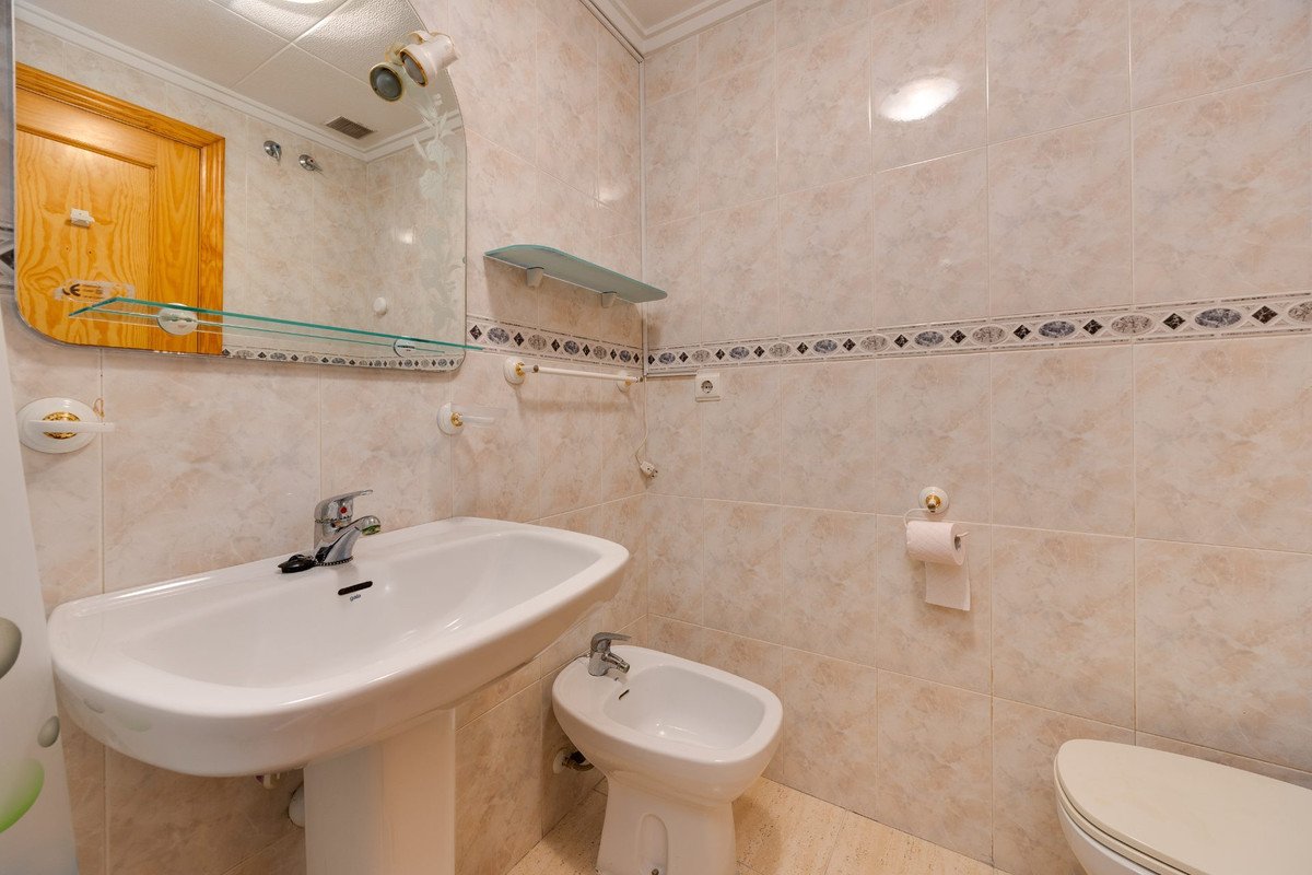 2 Bed Ground Floor Apartment in Torrevieja