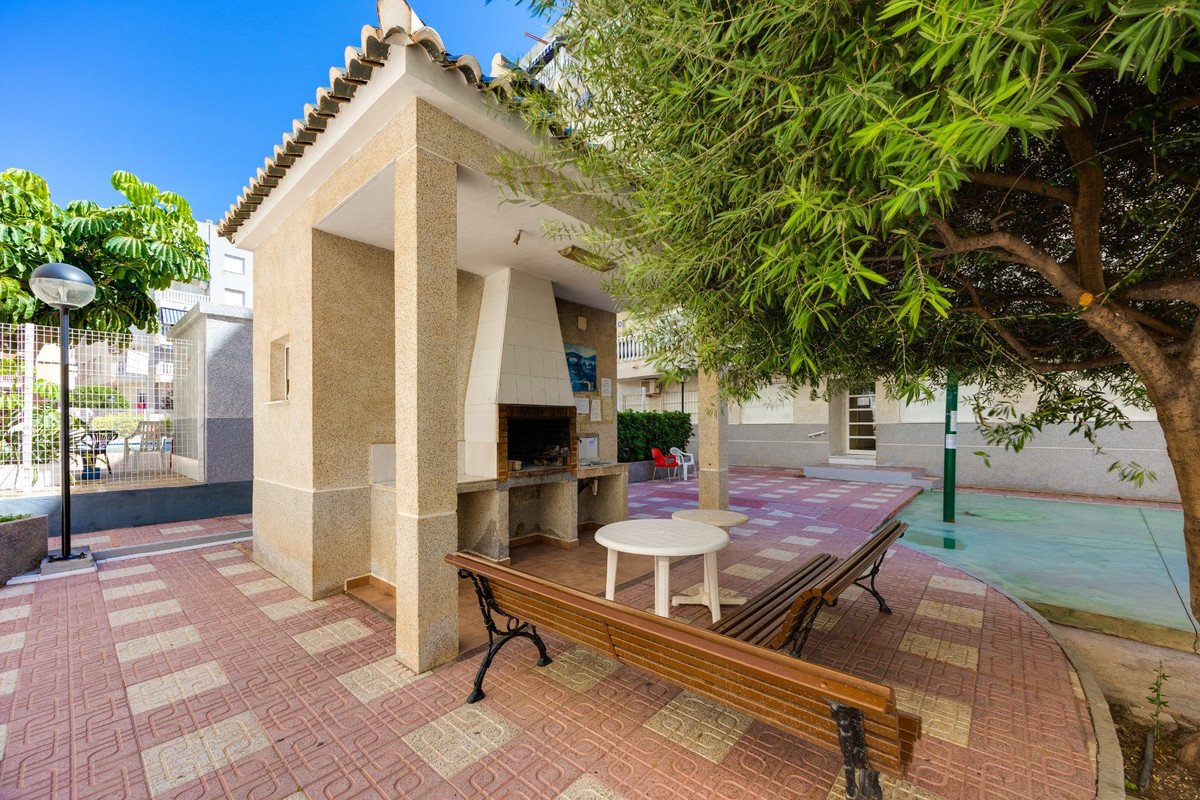 2 Bed Ground Floor Apartment in Torrevieja