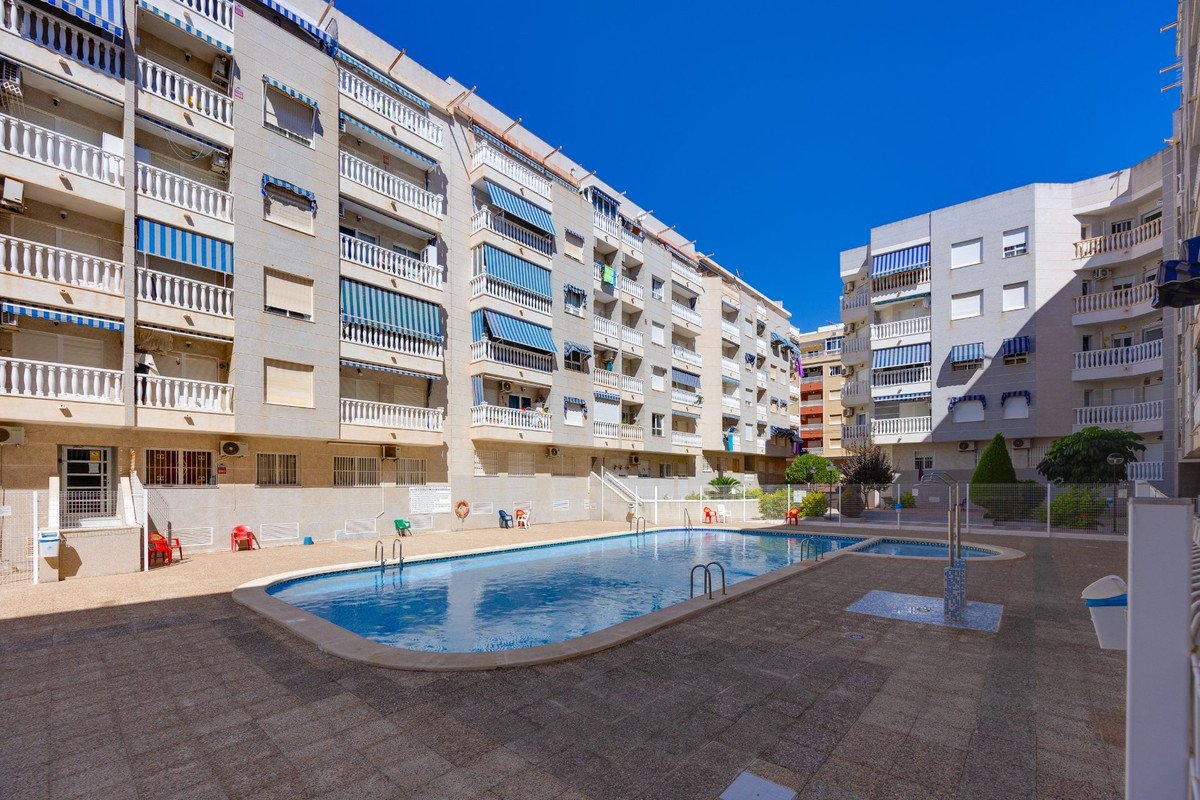 2 Bed Ground Floor Apartment in Torrevieja