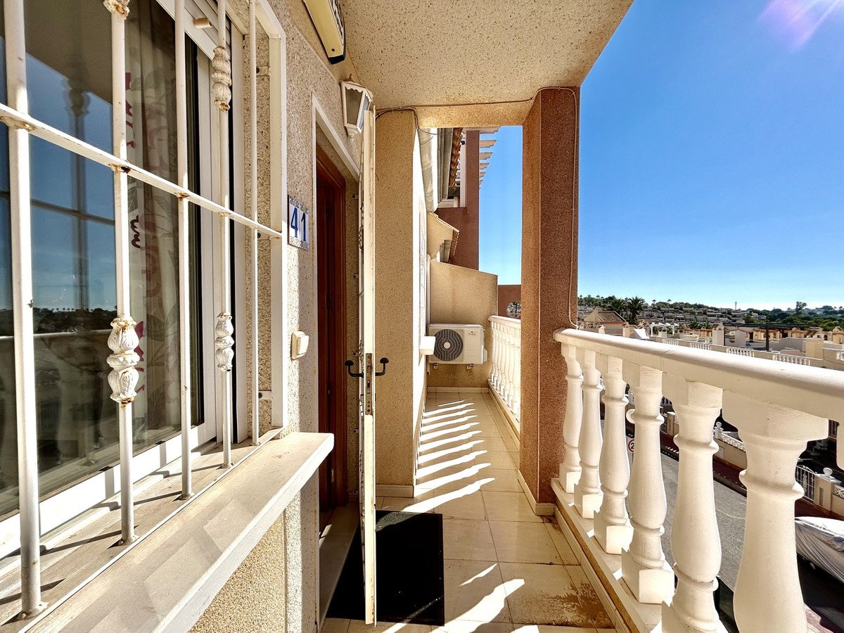 2 Bed Middle Floor Apartment in Villamartin