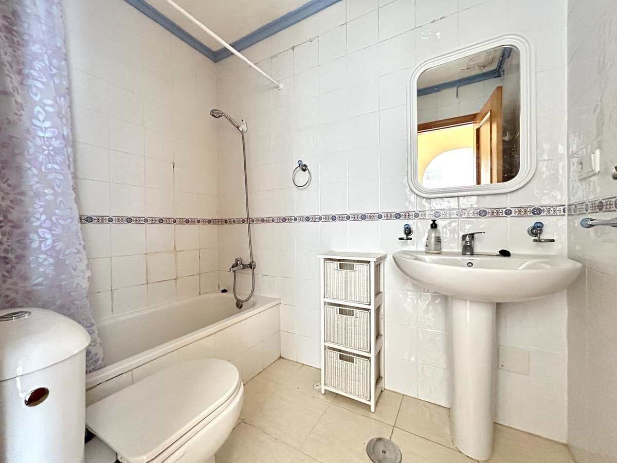 2 Bed Middle Floor Apartment in Villamartin