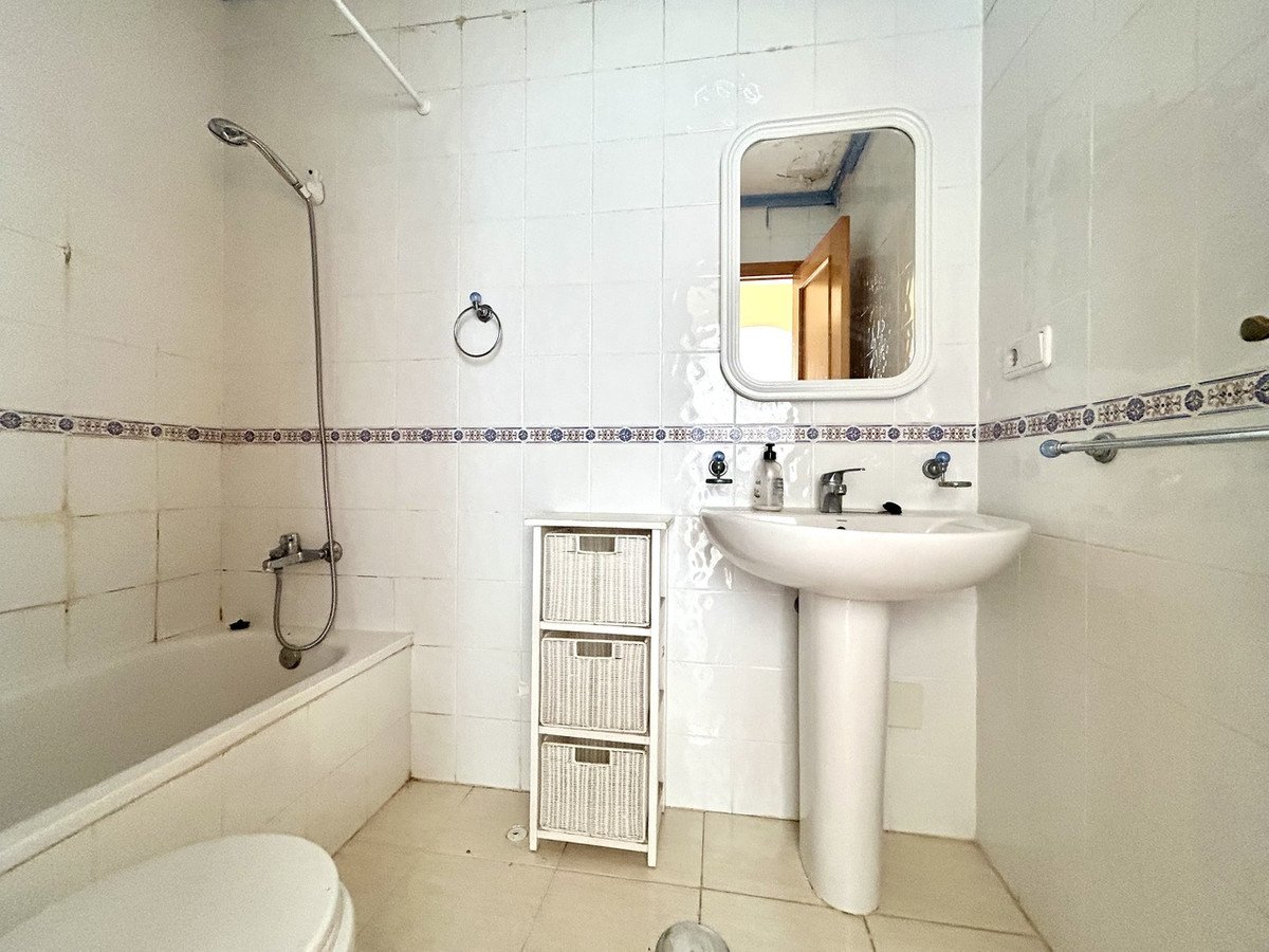 2 Bed Middle Floor Apartment in Villamartin