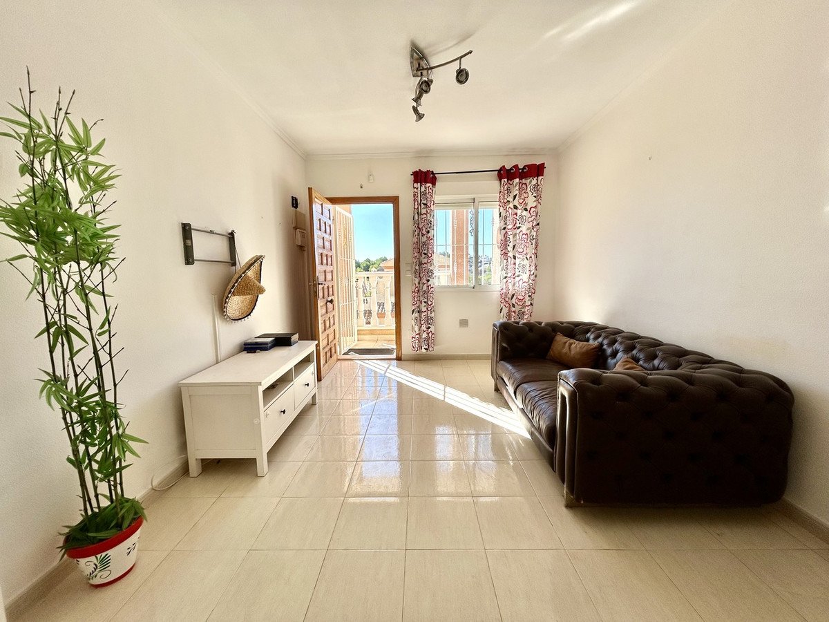 2 Bed Middle Floor Apartment in Villamartin