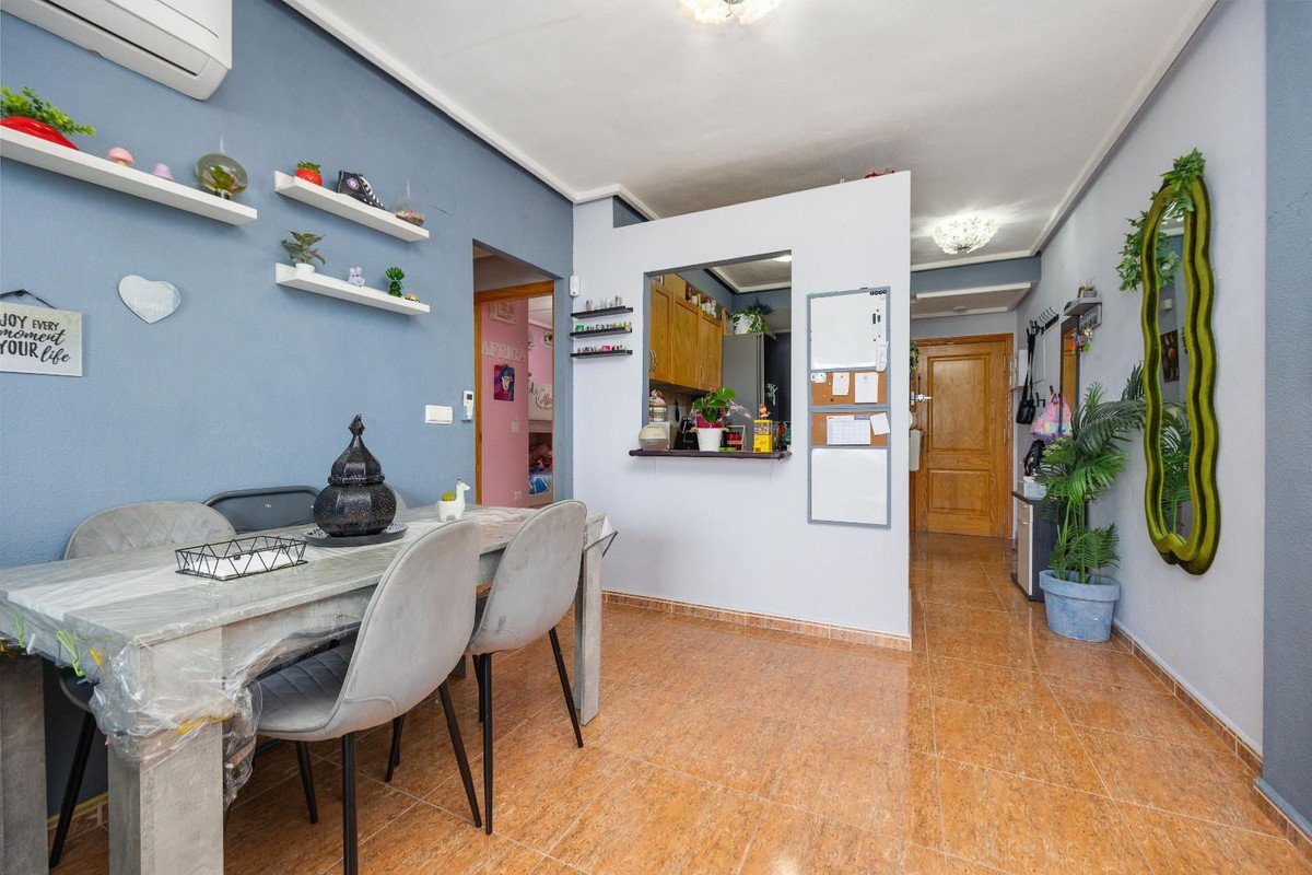 2 Bed Middle Floor Apartment in Torrevieja