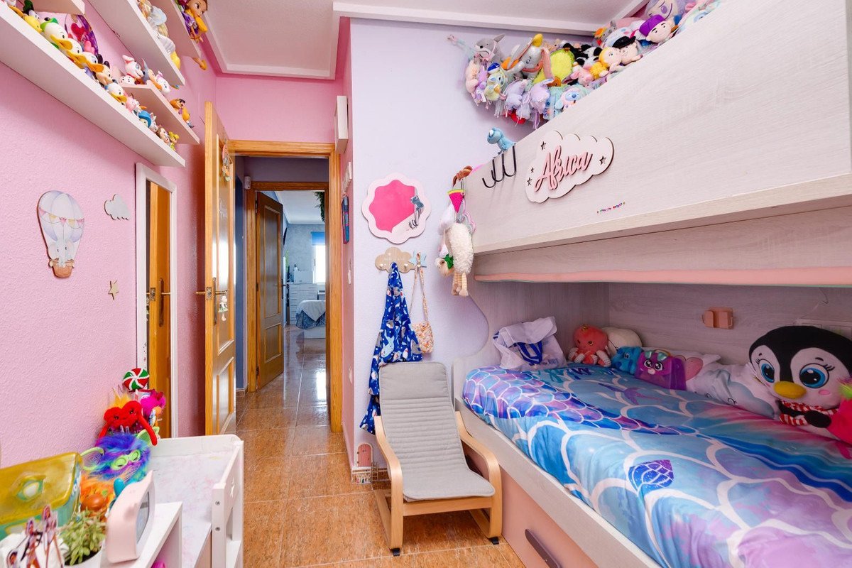 2 Bed Middle Floor Apartment in Torrevieja