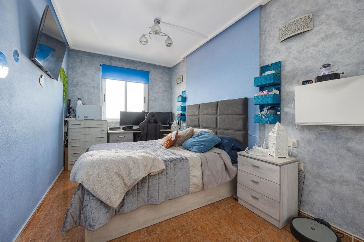 2 Bed Middle Floor Apartment in Torrevieja