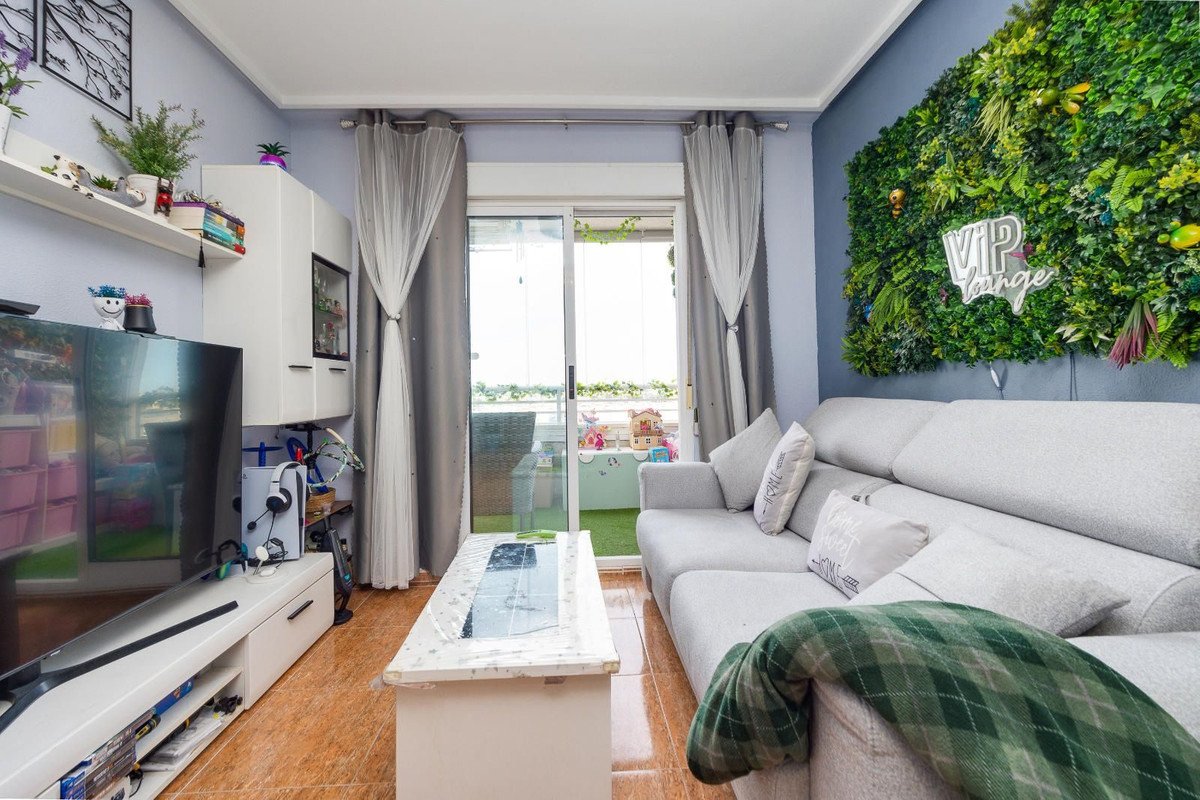 2 Bed Middle Floor Apartment in Torrevieja