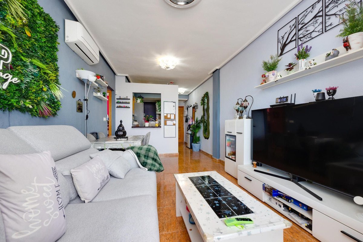 2 Bed Middle Floor Apartment in Torrevieja
