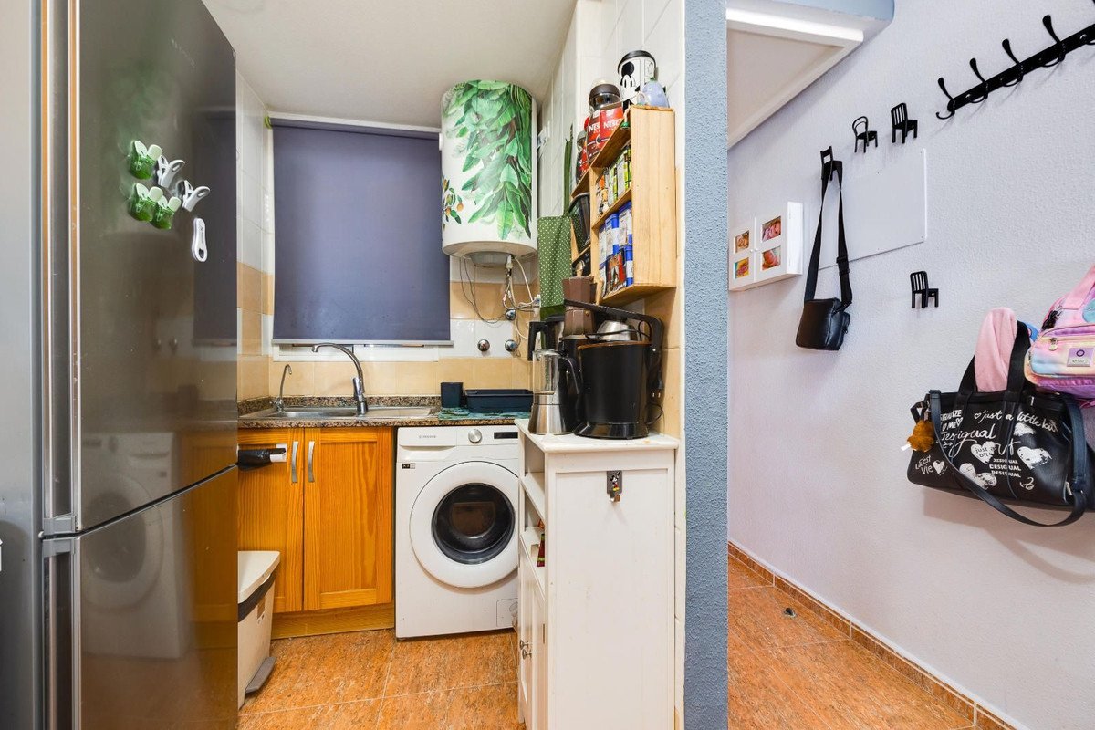 2 Bed Middle Floor Apartment in Torrevieja