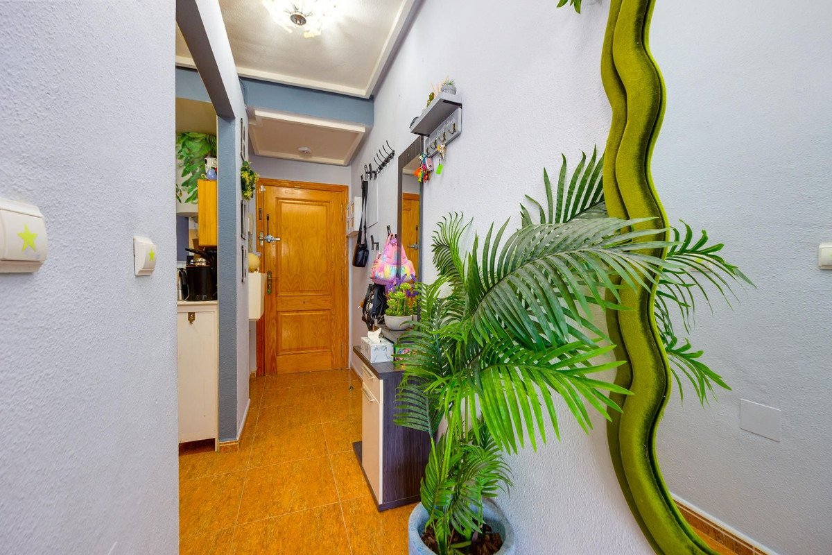 2 Bed Middle Floor Apartment in Torrevieja
