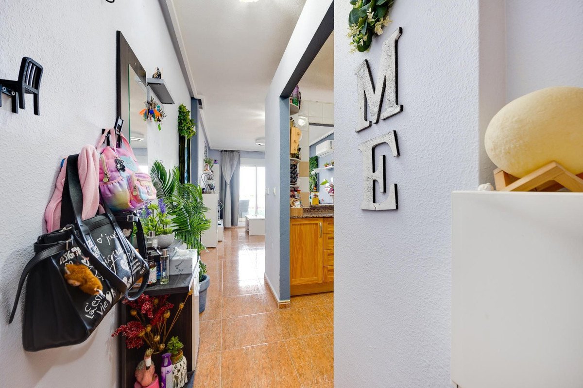 2 Bed Middle Floor Apartment in Torrevieja