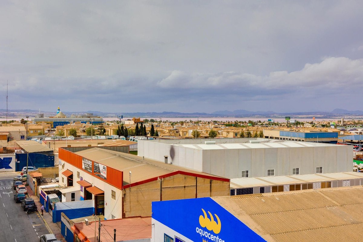 2 Bed Middle Floor Apartment in Torrevieja