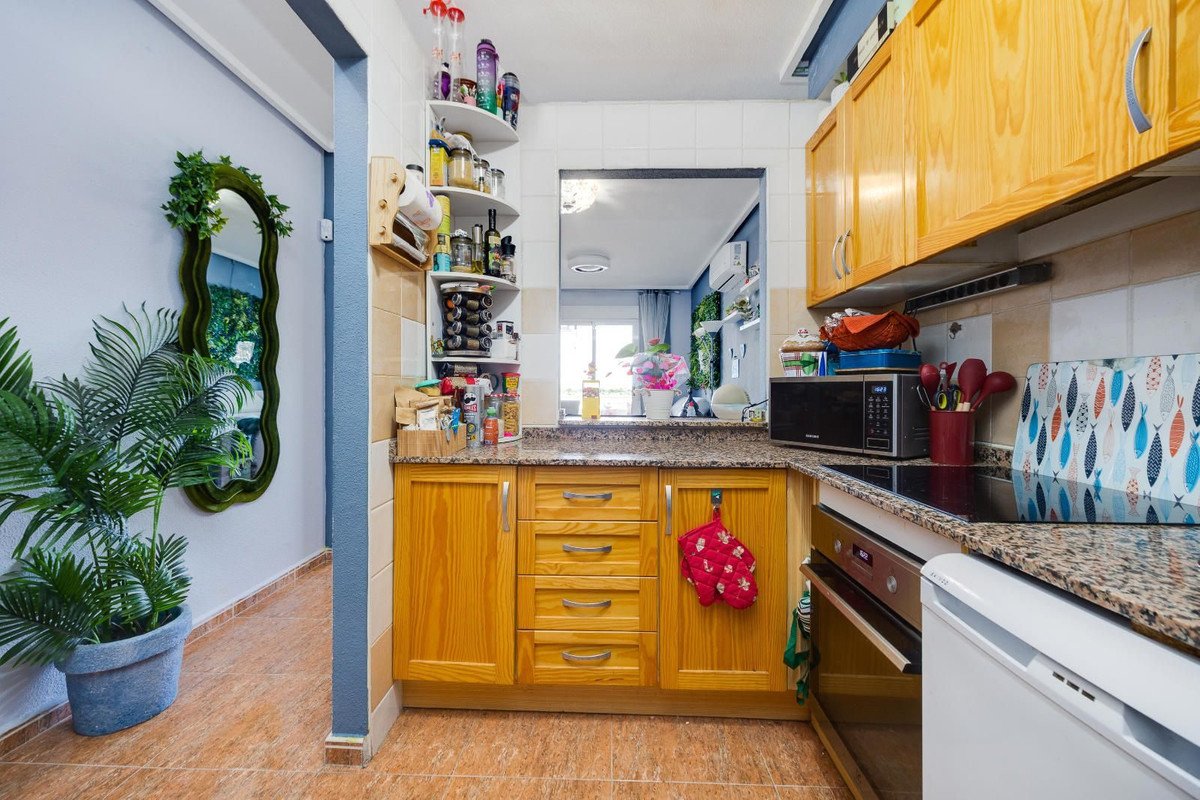 2 Bed Middle Floor Apartment in Torrevieja