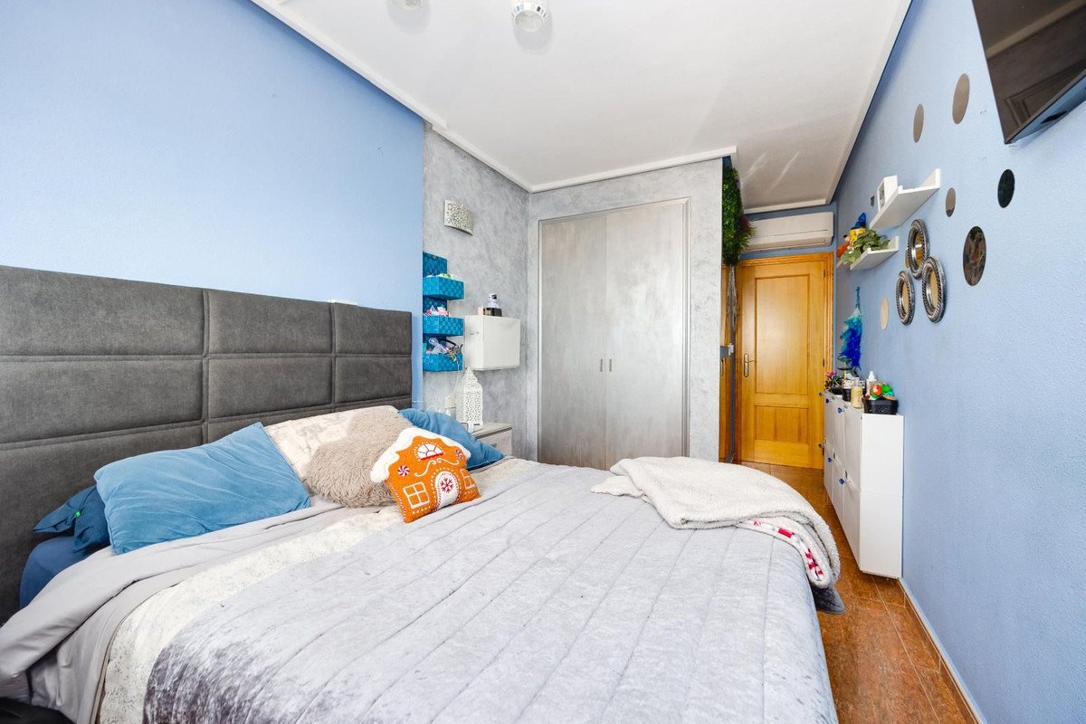 2 Bed Middle Floor Apartment in Torrevieja