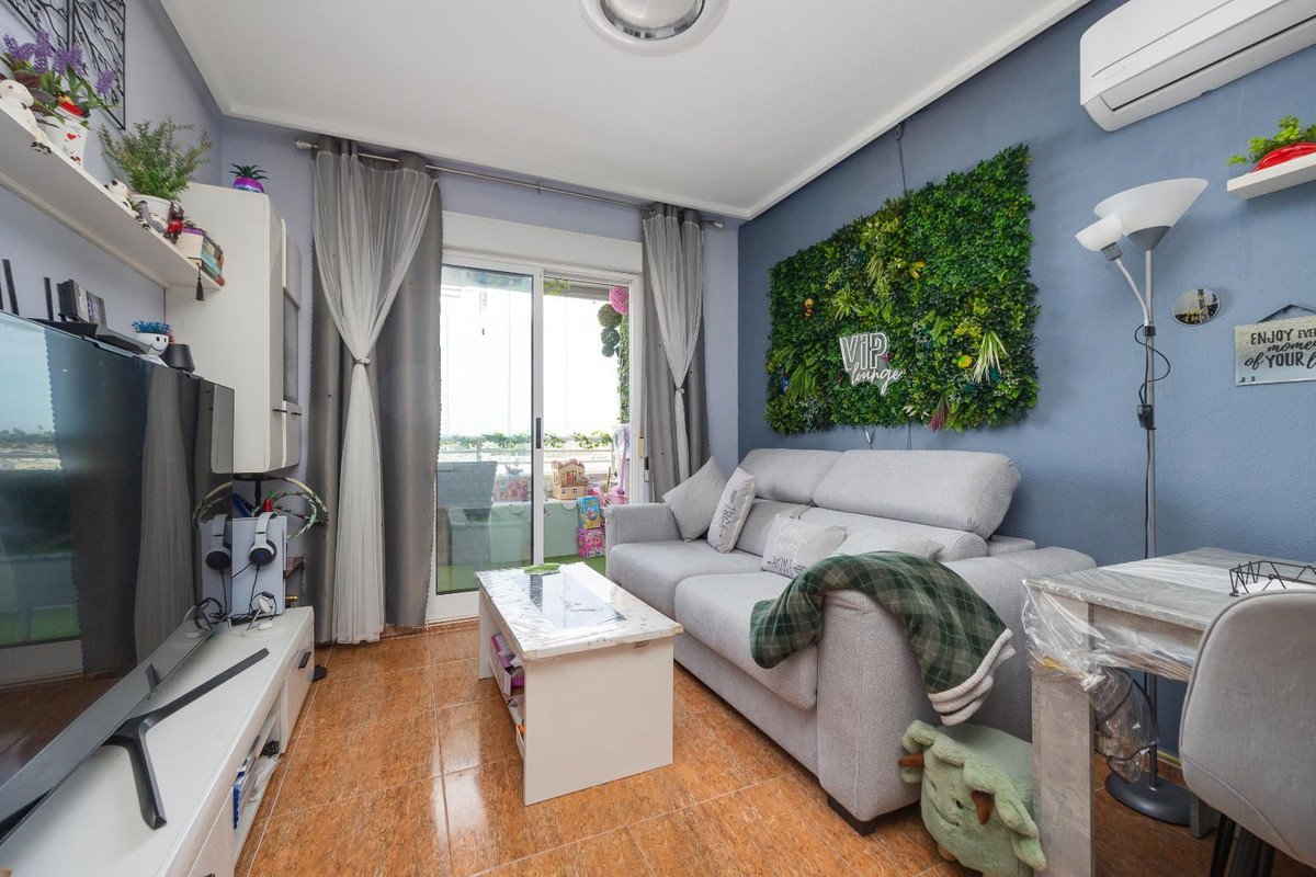 2 Bed Middle Floor Apartment in Torrevieja