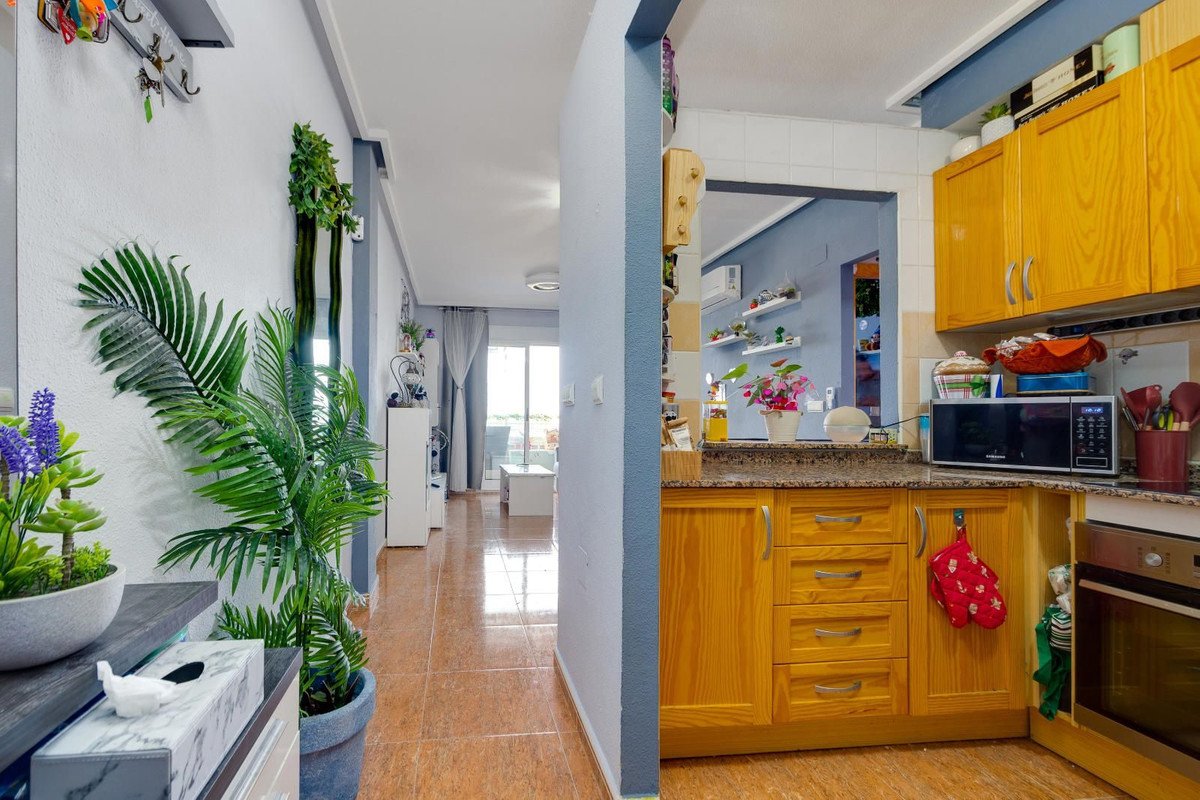 2 Bed Middle Floor Apartment in Torrevieja