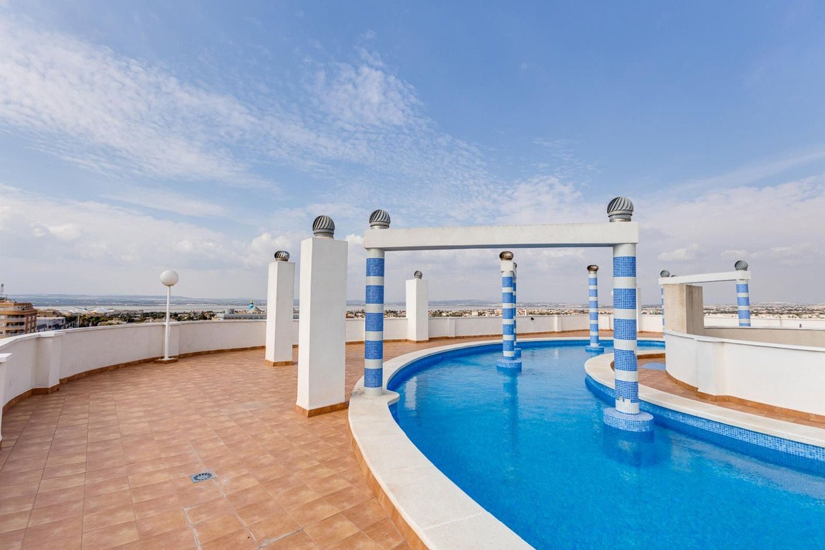 2 Bed Middle Floor Apartment in Torrevieja
