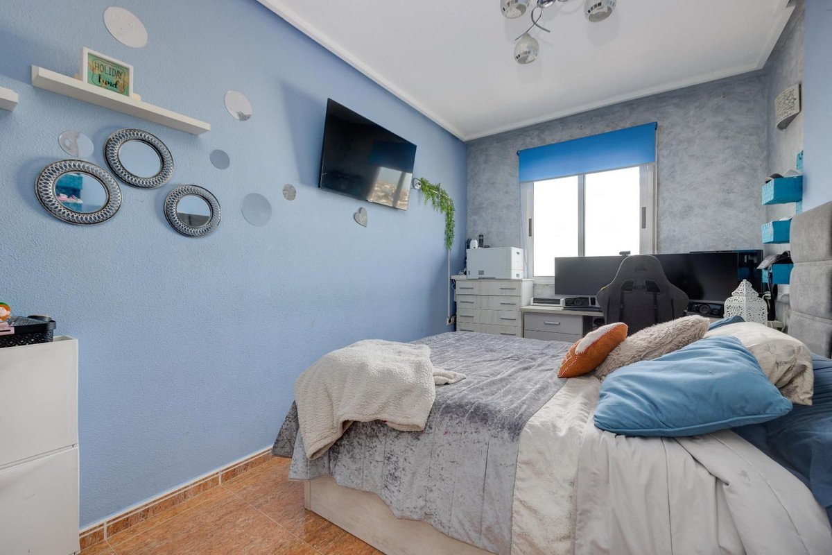 2 Bed Middle Floor Apartment in Torrevieja