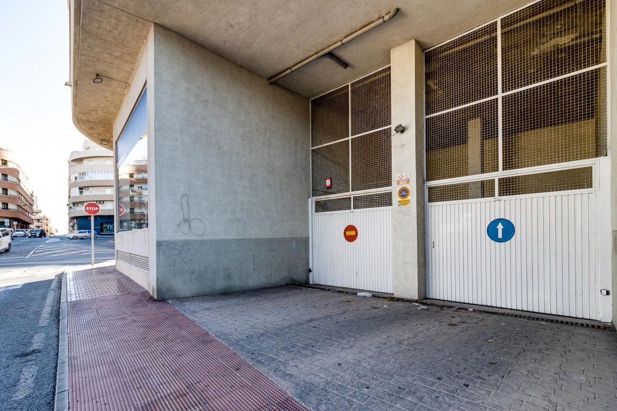 2 Bed Middle Floor Apartment in Torrevieja