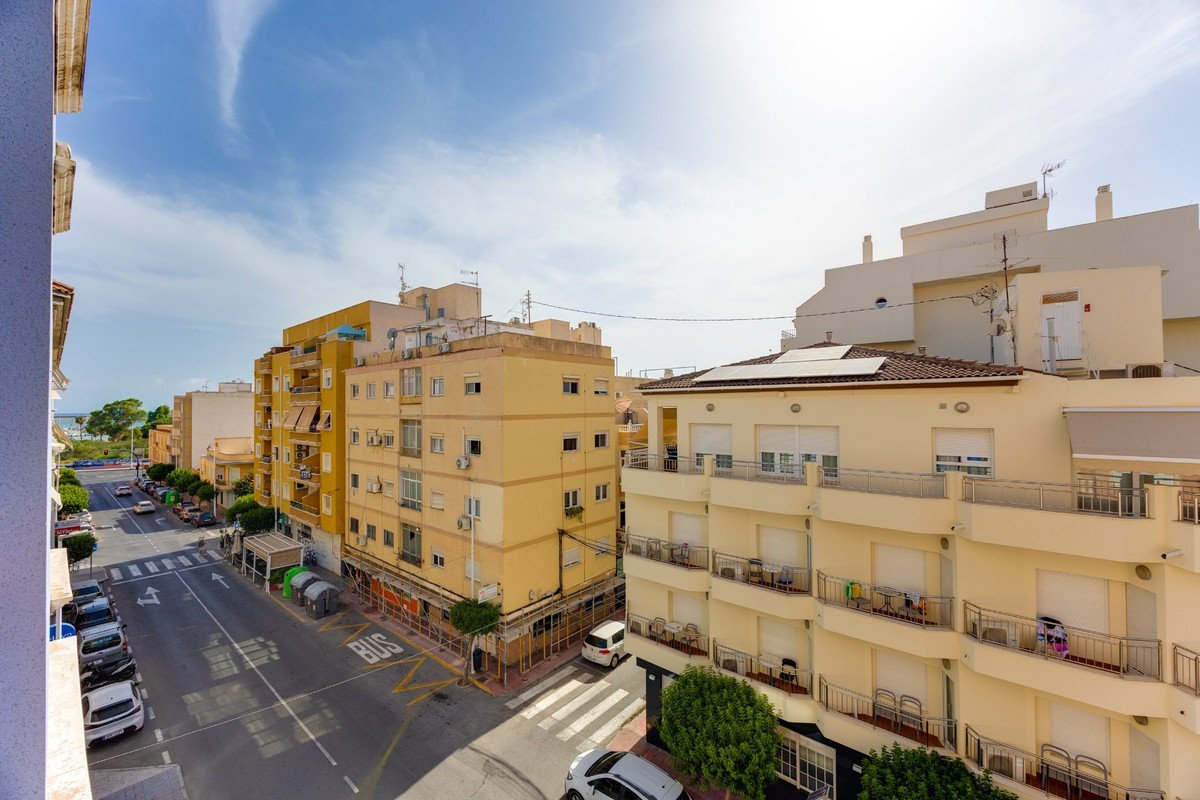 1 Bed Middle Floor Apartment in Parque de las Naciones