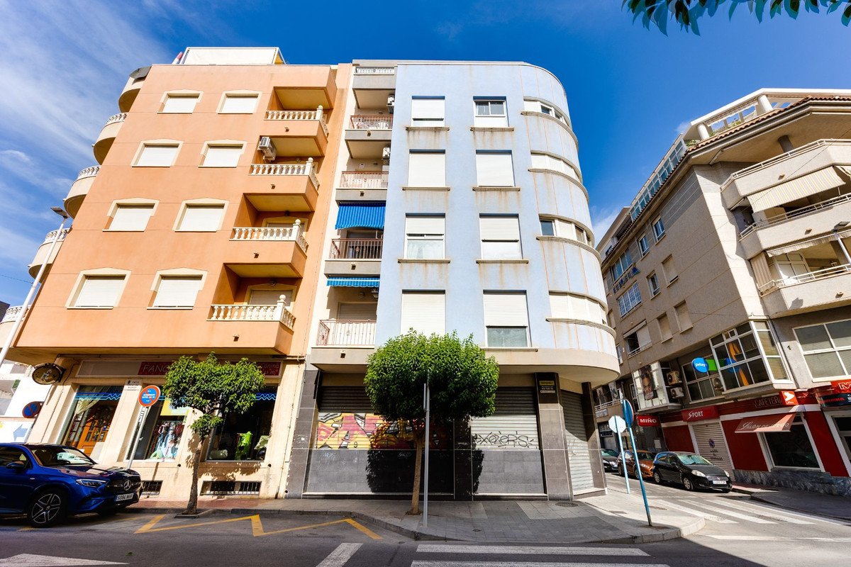 1 Bed Middle Floor Apartment in Parque de las Naciones