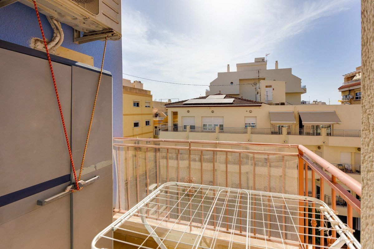 1 Bed Middle Floor Apartment in Parque de las Naciones