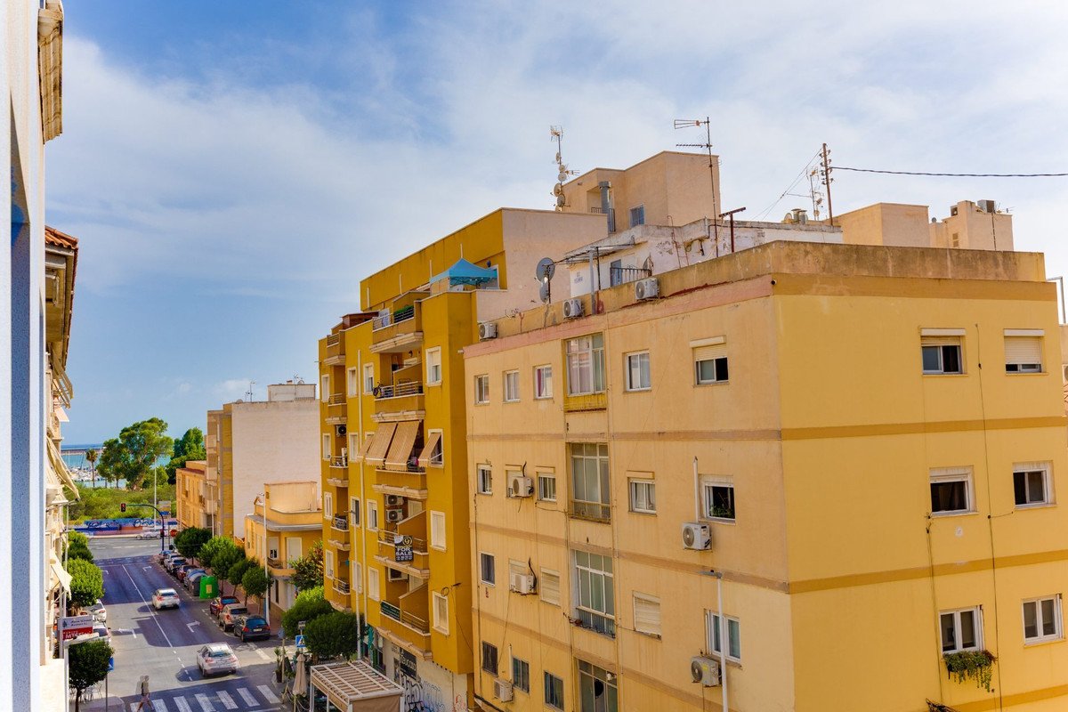 1 Bed Middle Floor Apartment in Parque de las Naciones