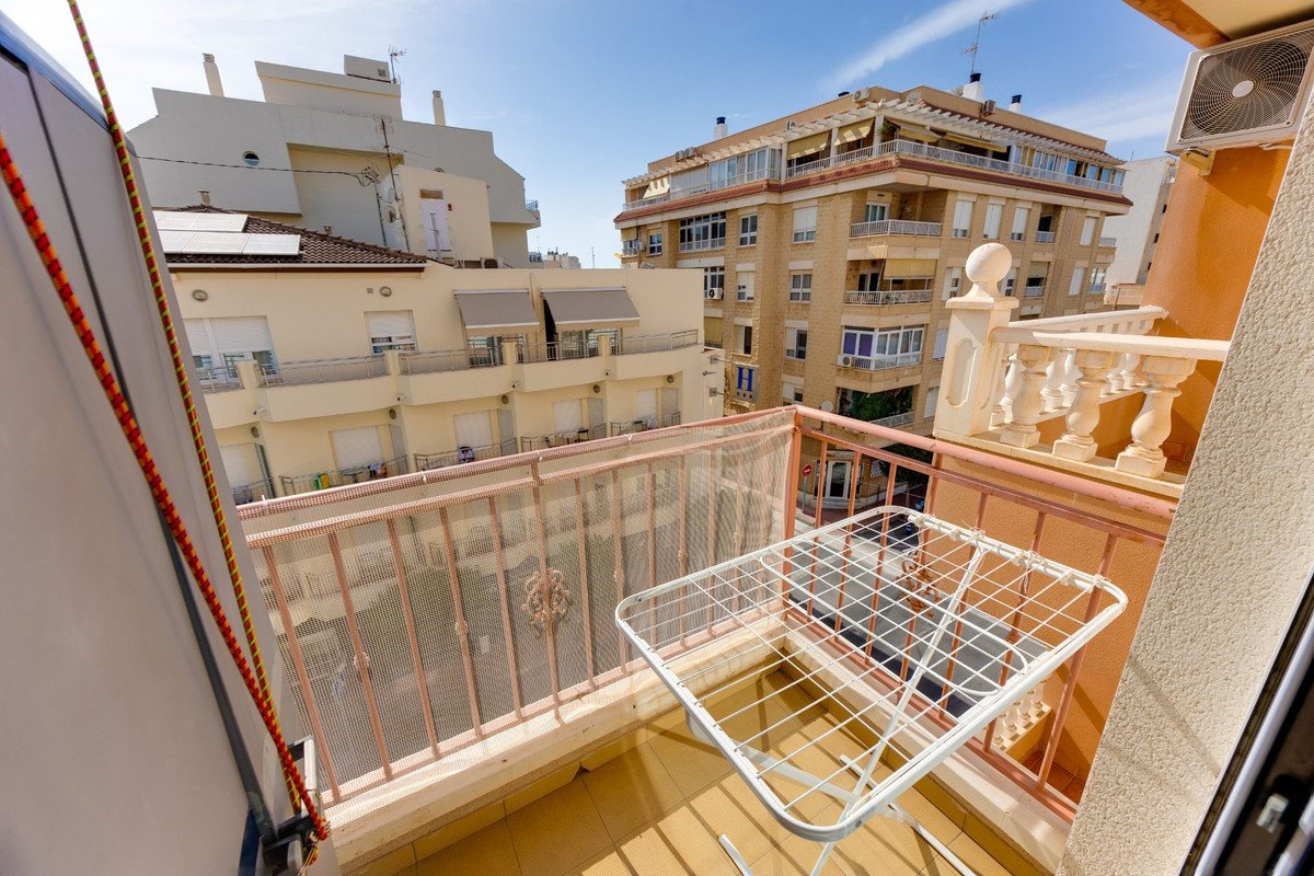 1 Bed Middle Floor Apartment in Parque de las Naciones