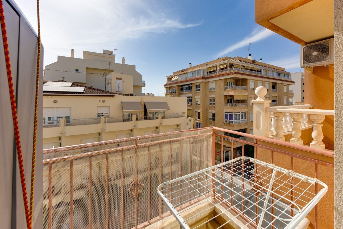1 Bed Middle Floor Apartment in Parque de las Naciones