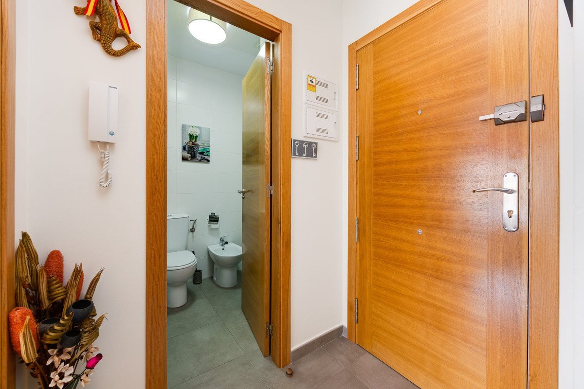 1 Bed Middle Floor Apartment in Parque de las Naciones