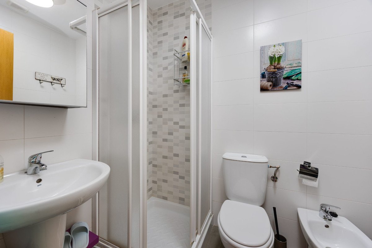 1 Bed Middle Floor Apartment in Parque de las Naciones