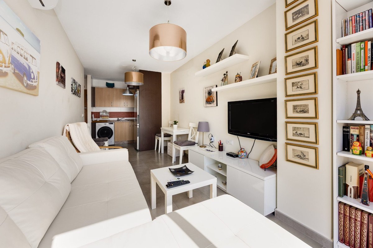 1 Bed Middle Floor Apartment in Parque de las Naciones