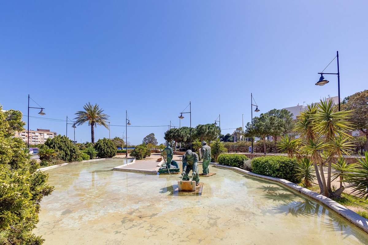 1 Bed Middle Floor Apartment in Parque de las Naciones