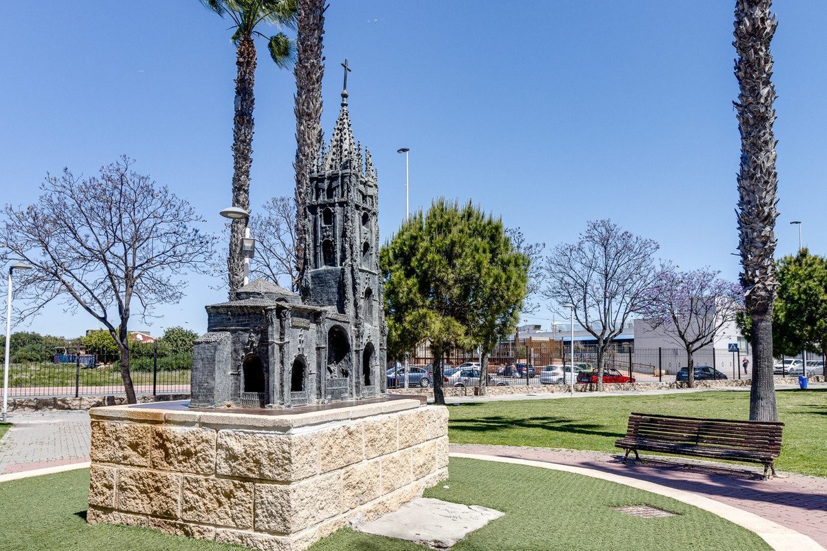 1 Bed Middle Floor Apartment in Parque de las Naciones
