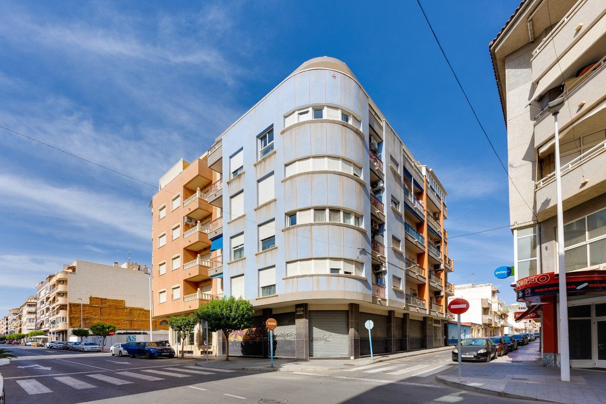 1 Bed Middle Floor Apartment in Parque de las Naciones
