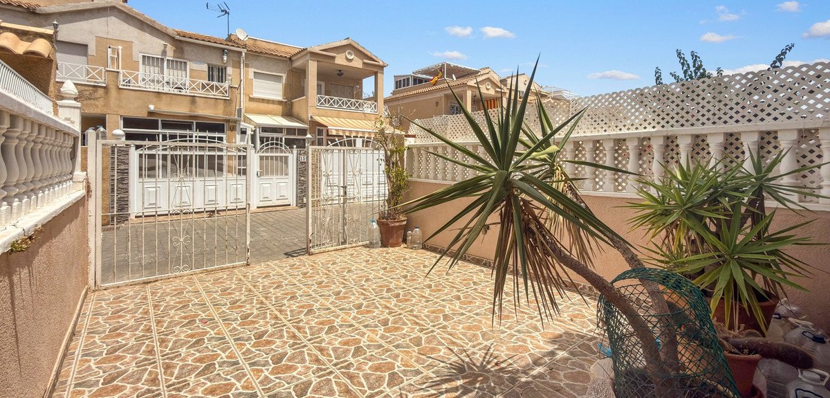 2 Bed Townhouse in Torrevieja