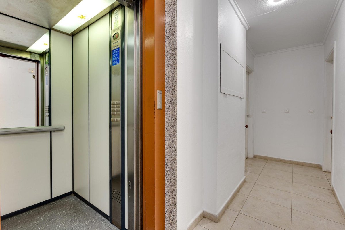 2 Bed Middle Floor Apartment in Torrevieja