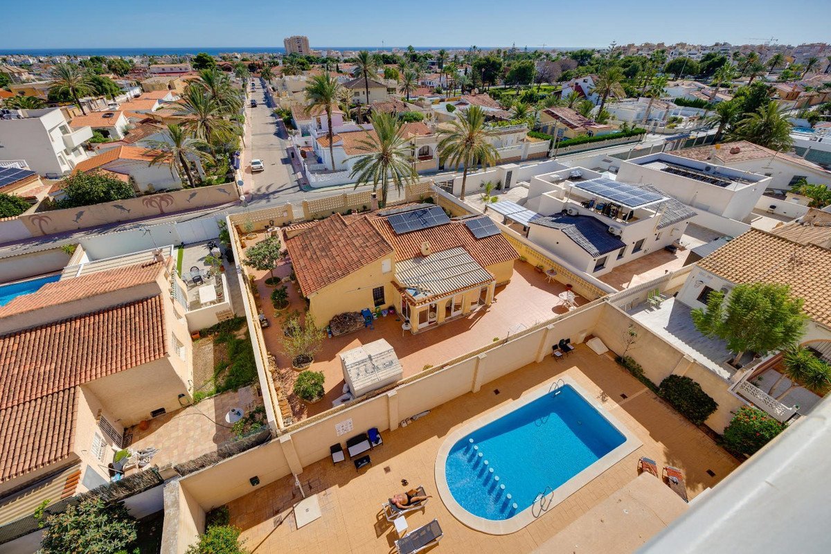 2 Bed Middle Floor Apartment in Torrevieja
