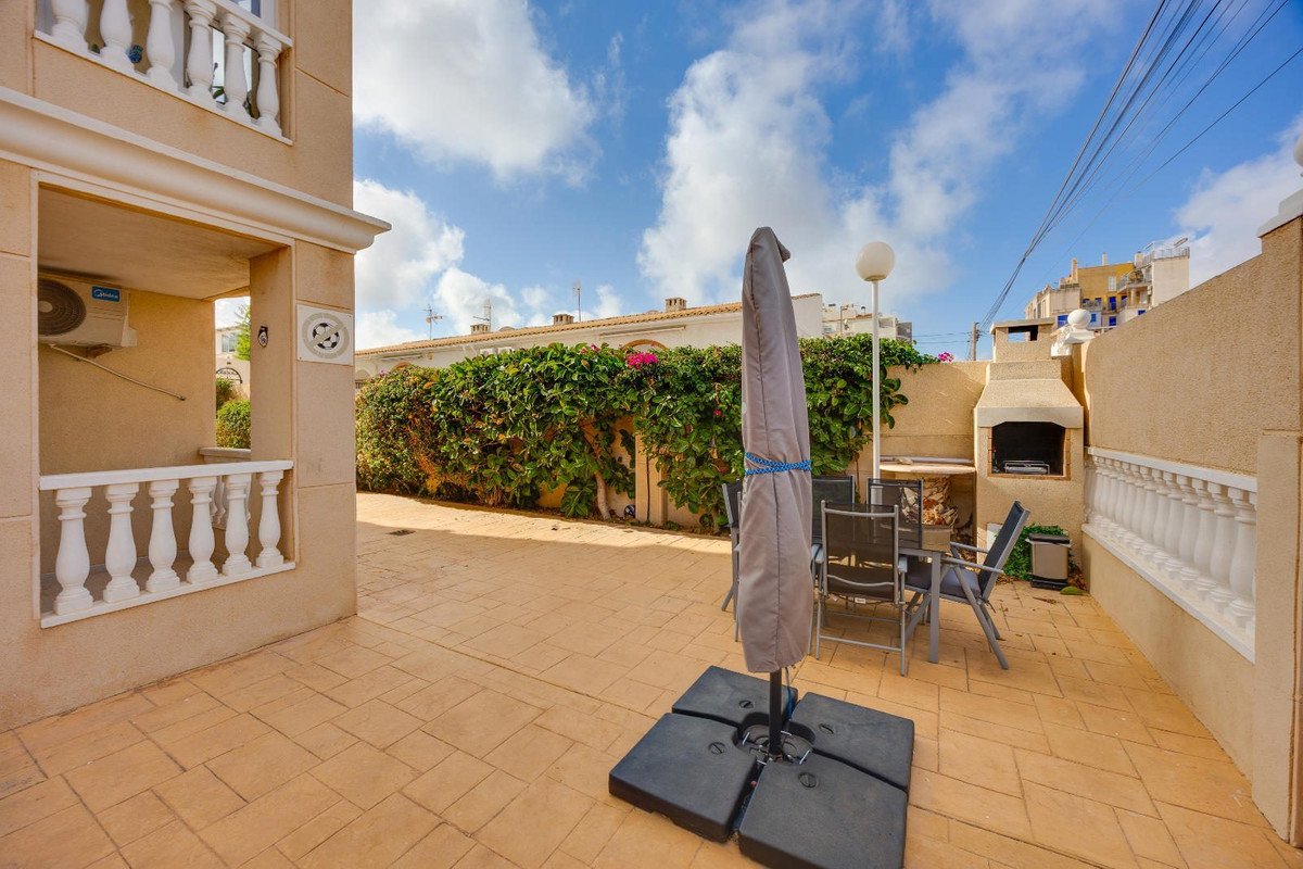 2 Bed Middle Floor Apartment in Torrevieja