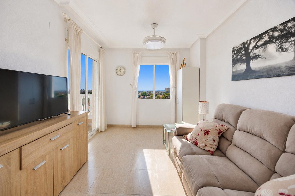 2 Bed Middle Floor Apartment in Torrevieja