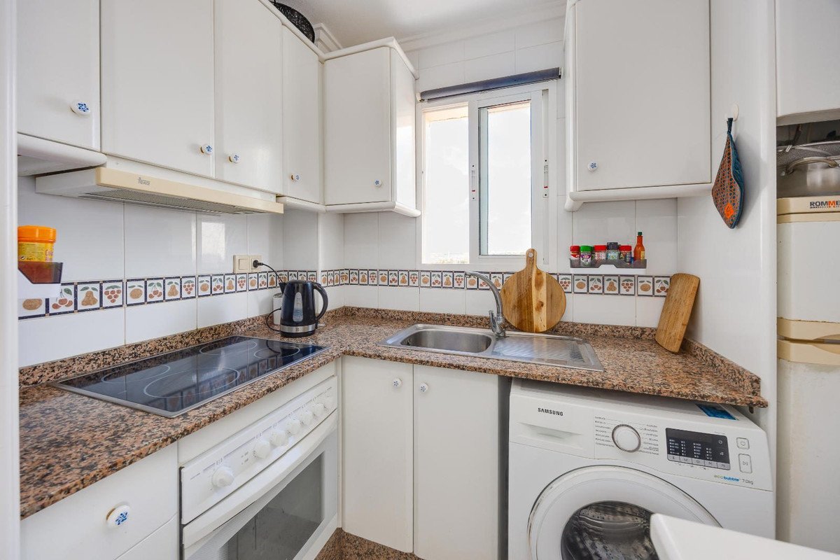 2 Bed Middle Floor Apartment in Torrevieja