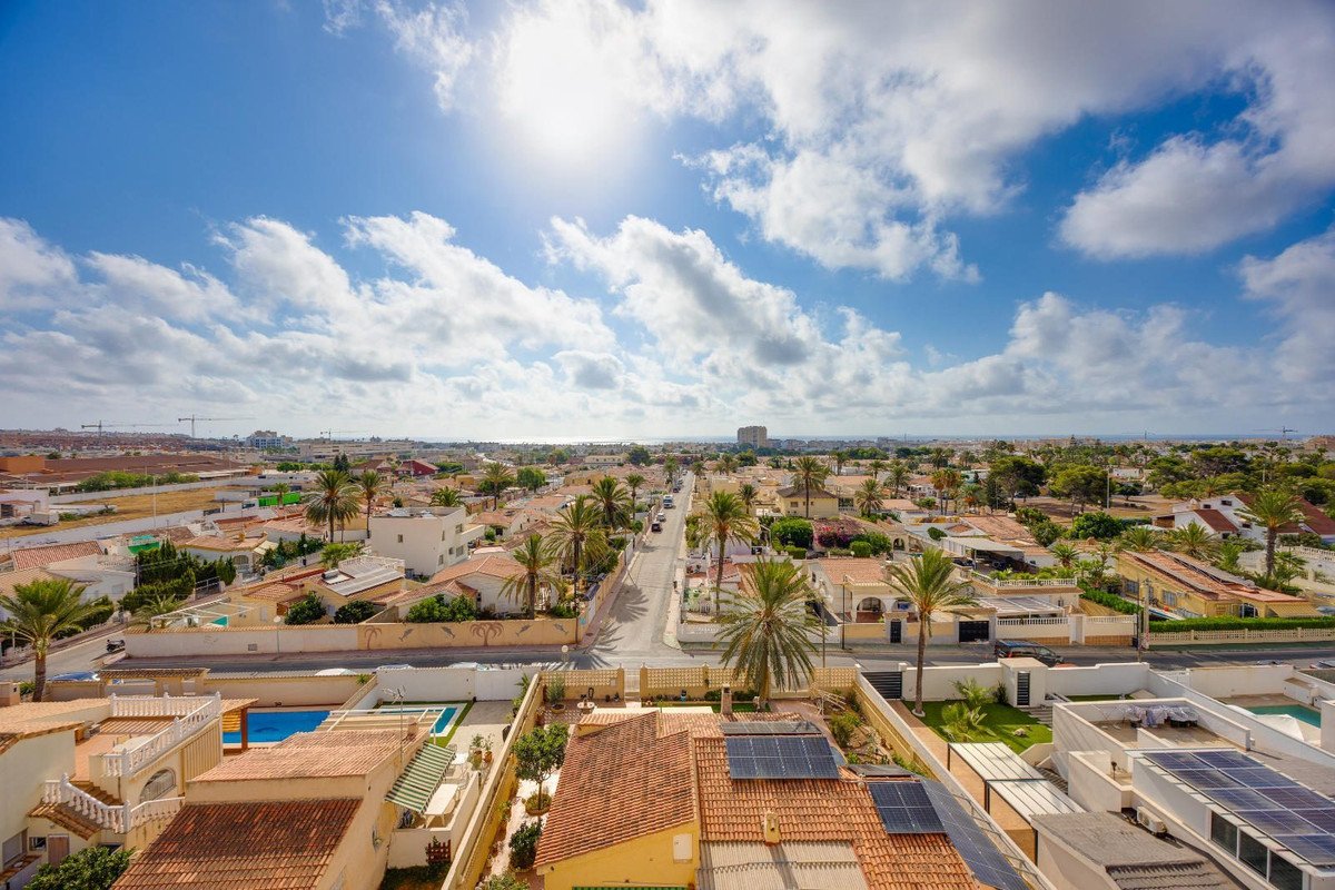 2 Bed Middle Floor Apartment in Torrevieja