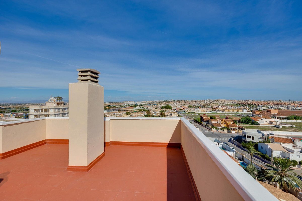 2 Bed Middle Floor Apartment in Torrevieja