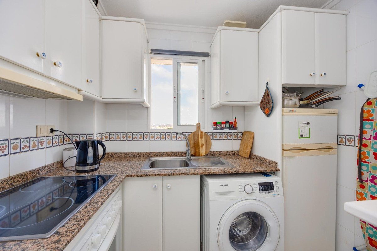 2 Bed Middle Floor Apartment in Torrevieja