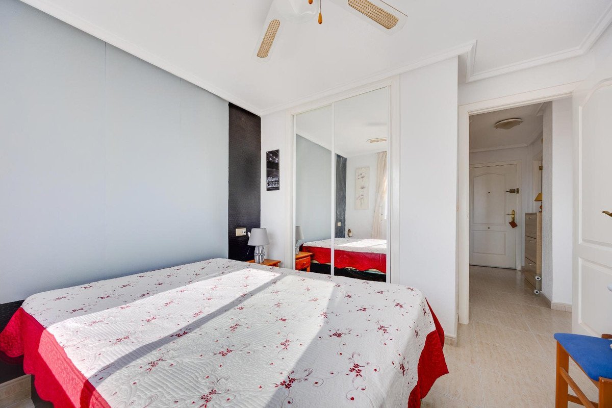 2 Bed Middle Floor Apartment in Torrevieja