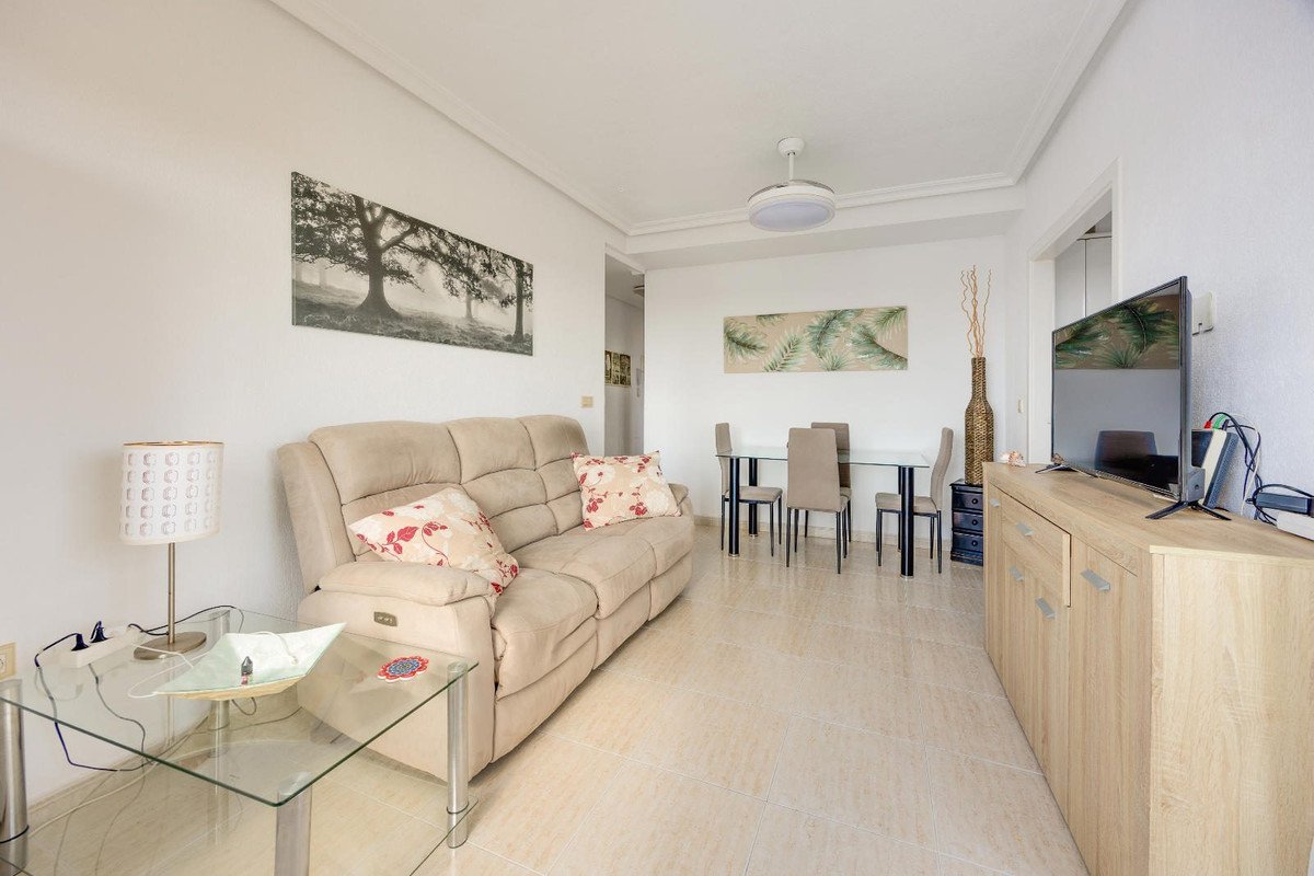 2 Bed Middle Floor Apartment in Torrevieja