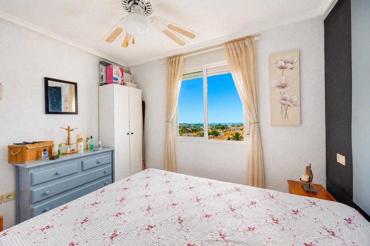 2 Bed Middle Floor Apartment in Torrevieja