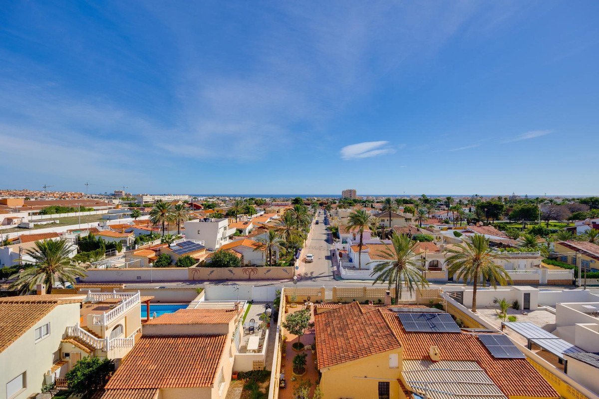2 Bed Middle Floor Apartment in Torrevieja