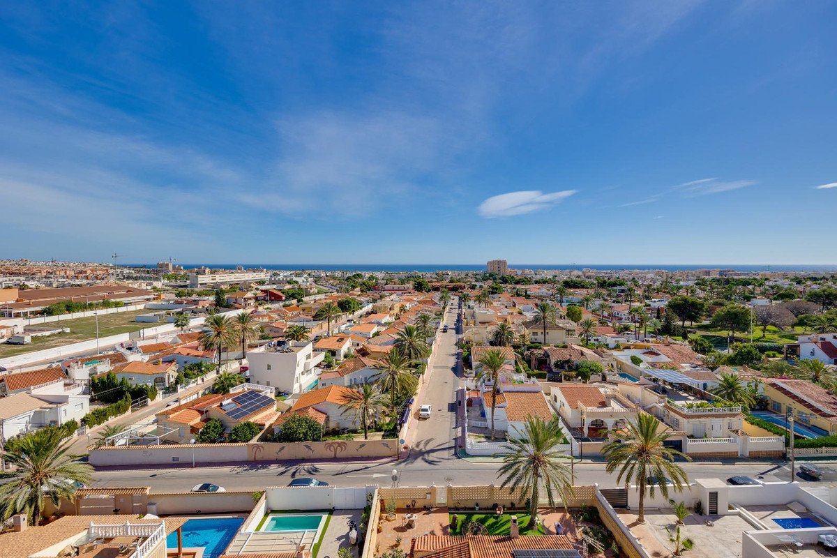 2 Bed Middle Floor Apartment in Torrevieja