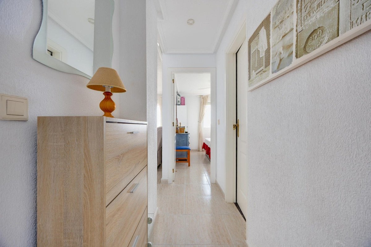 2 Bed Middle Floor Apartment in Torrevieja